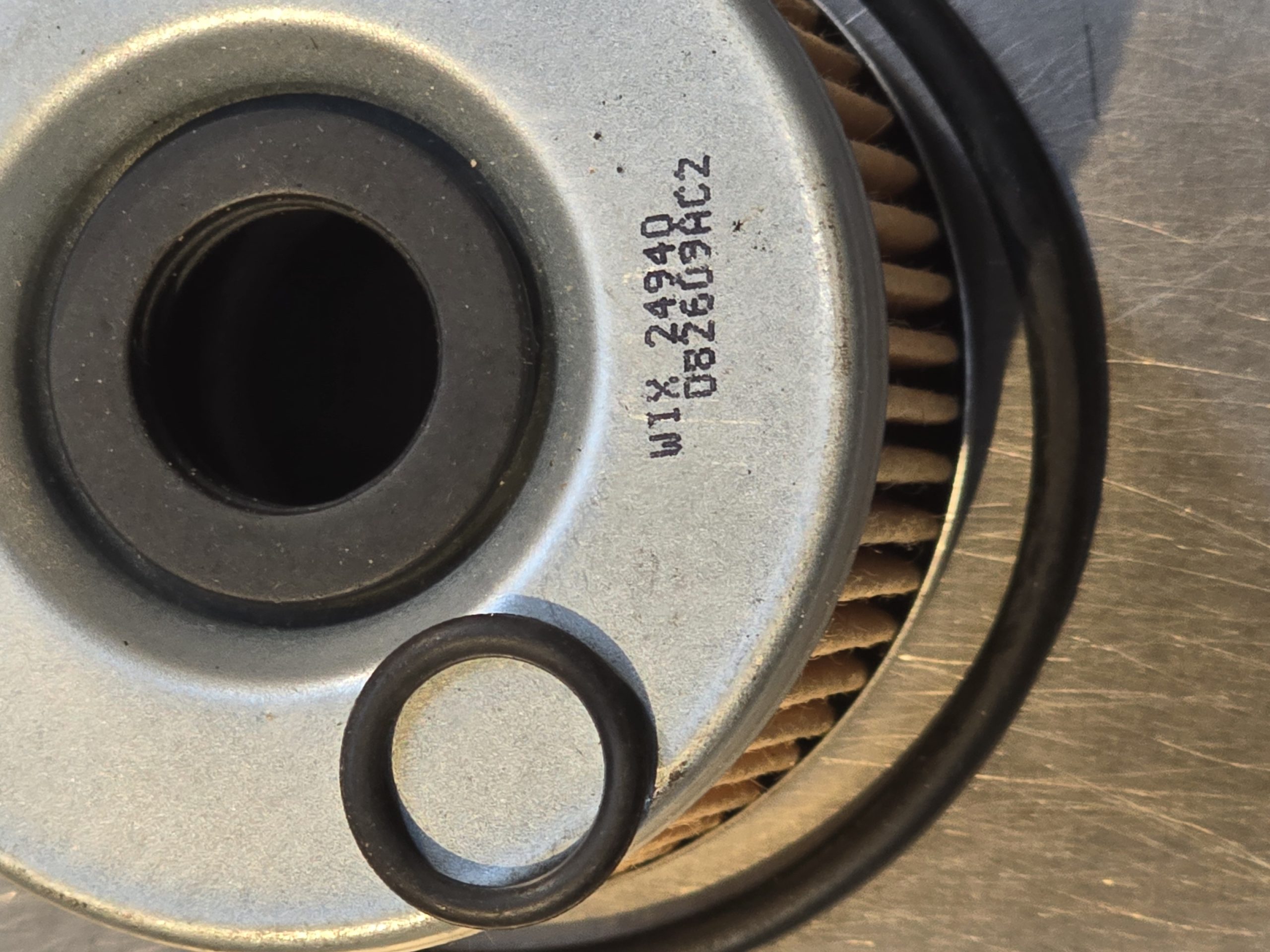 New Genuine WIX 24940 Oil Filter - Image 3