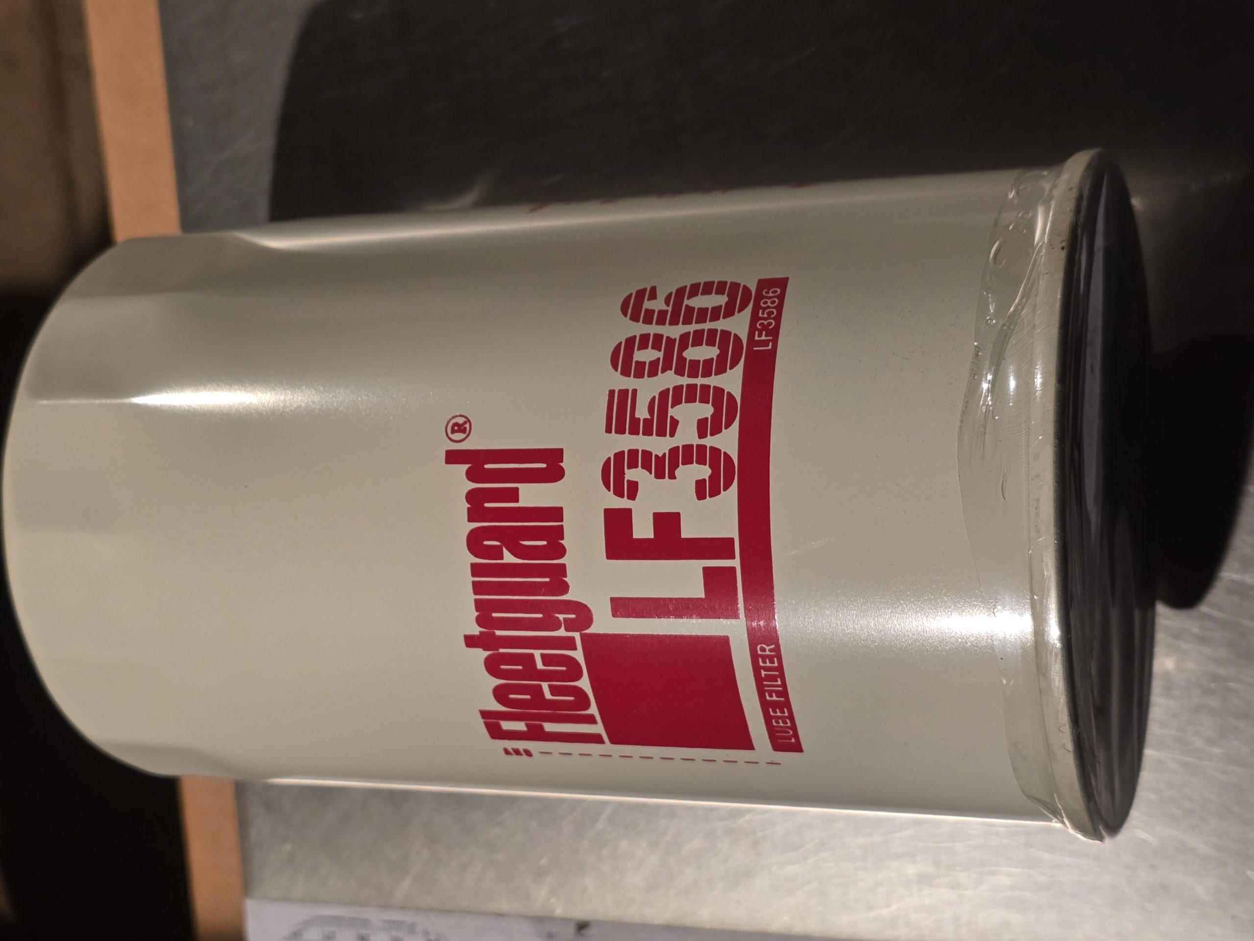 New Genuine Fleetguard LF3586 Oil Filter