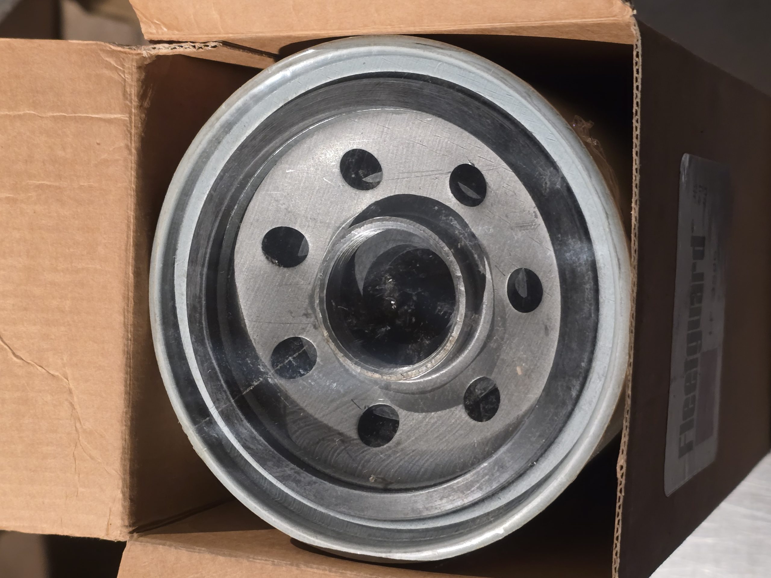 New Genuine Fleetguard LF3586 Oil Filter