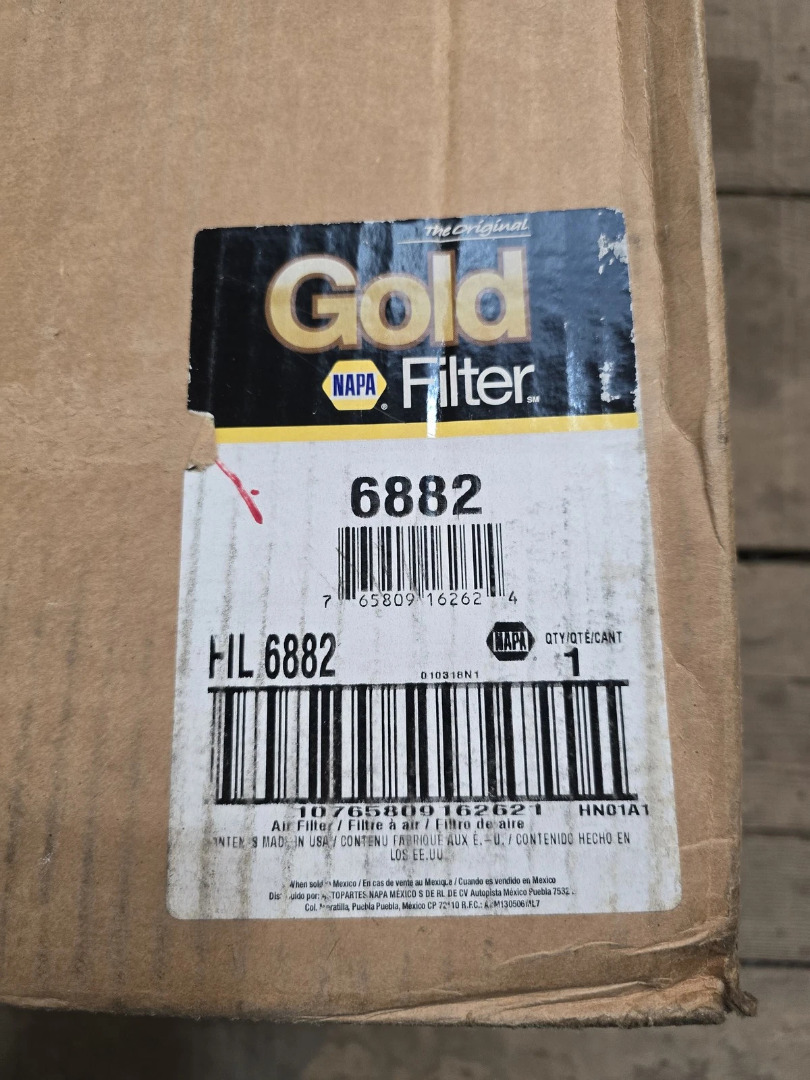 New Genuine NAPA 6882 Air Filter