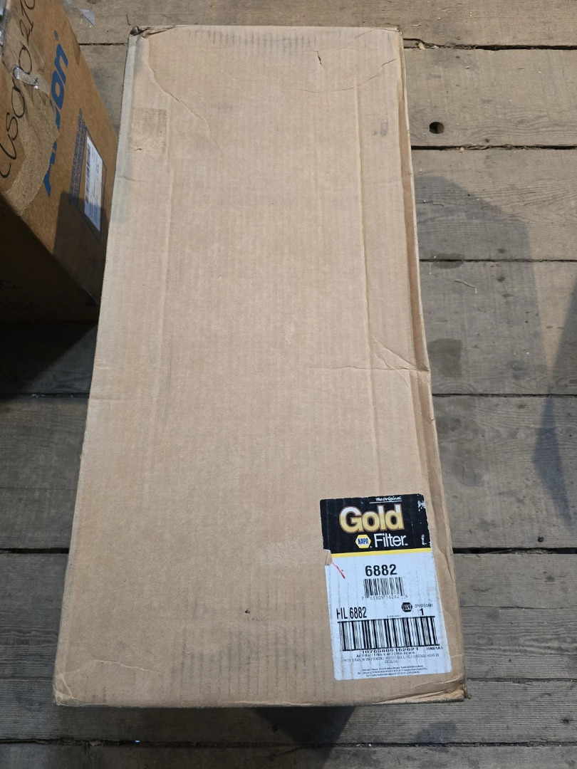 New Genuine NAPA 6882 Air Filter