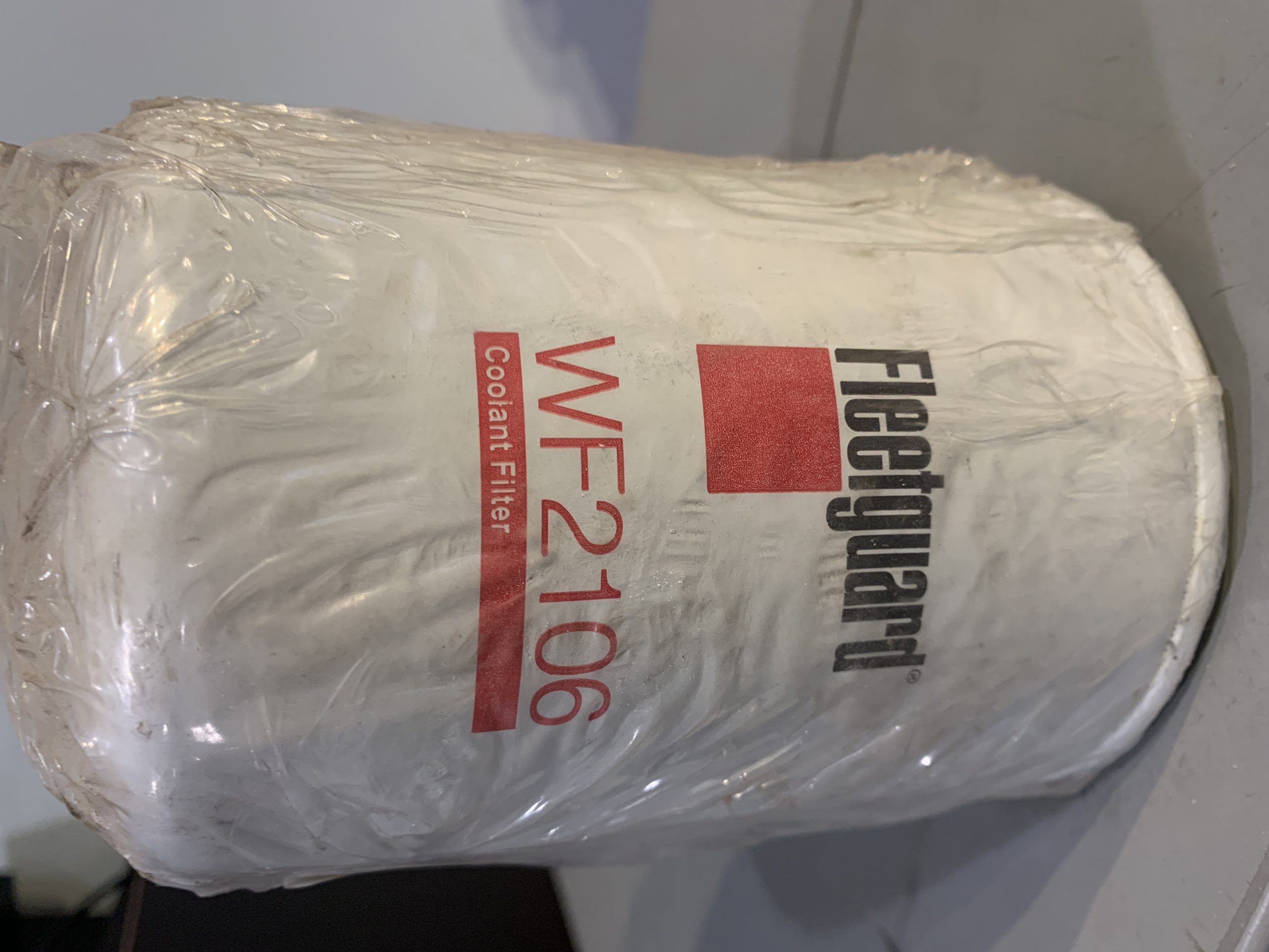 New Genuine Fleetguard WF2106 Coolant Filter