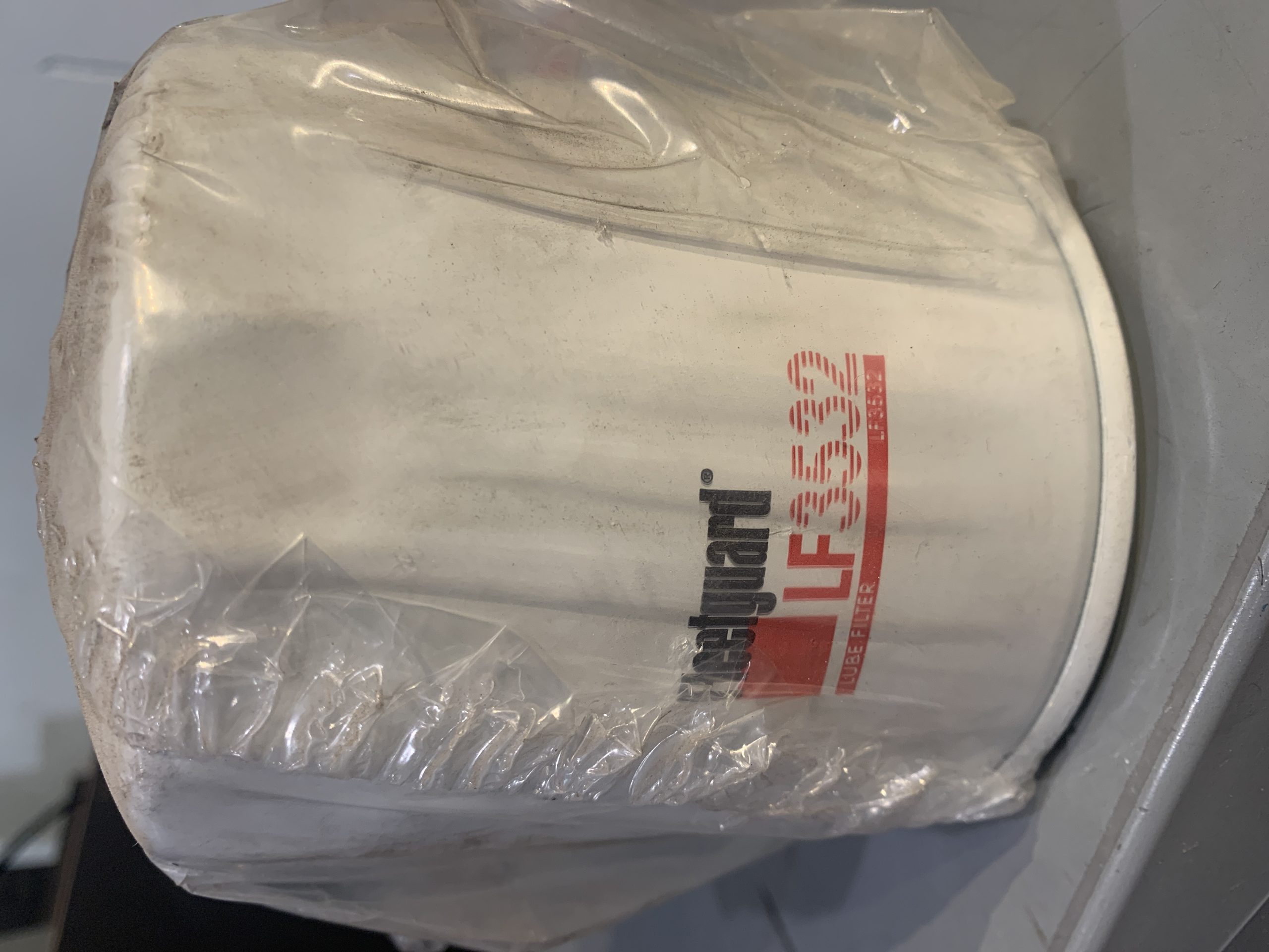 New Genuine Fleetguard LF3532 Lube Filter