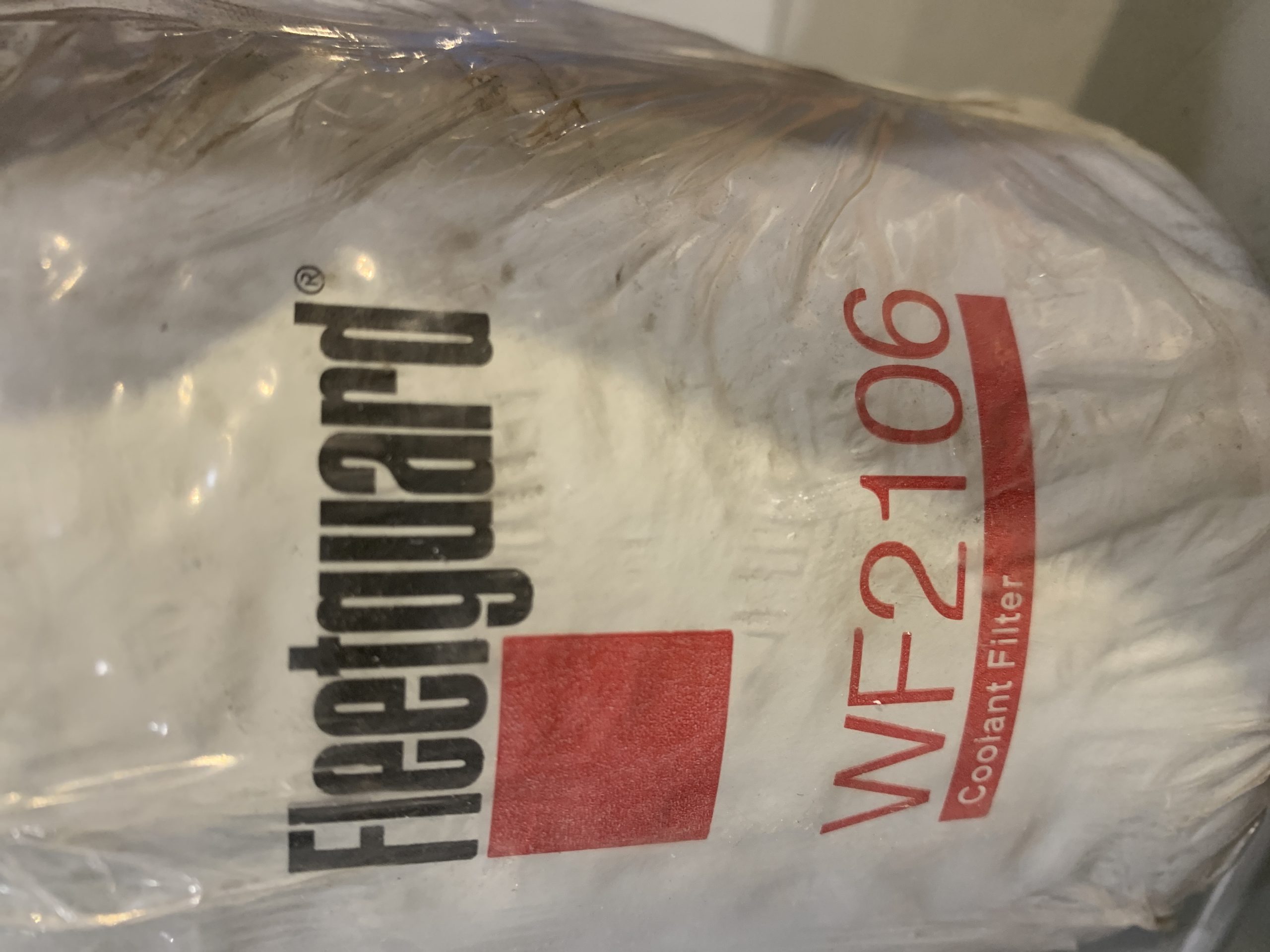 New Genuine Fleetguard WF2106 Coolant Filter