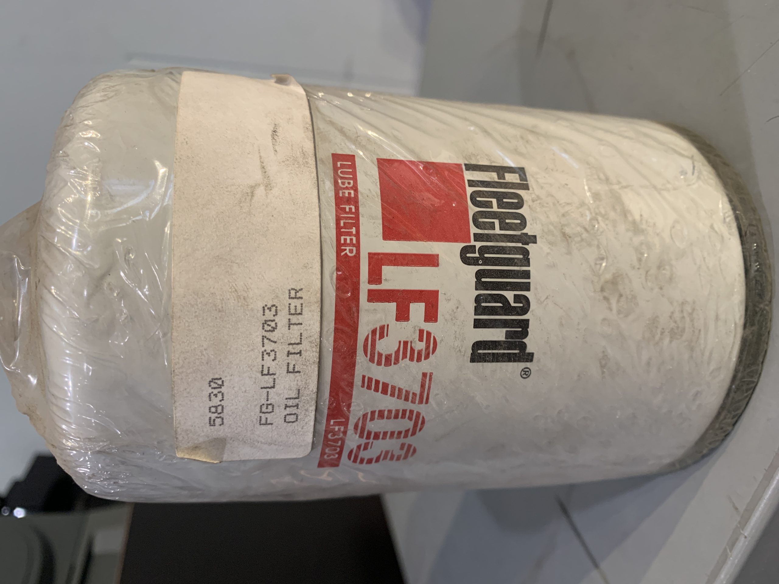 New Genuine Fleetguard LF3703 Oil Filter