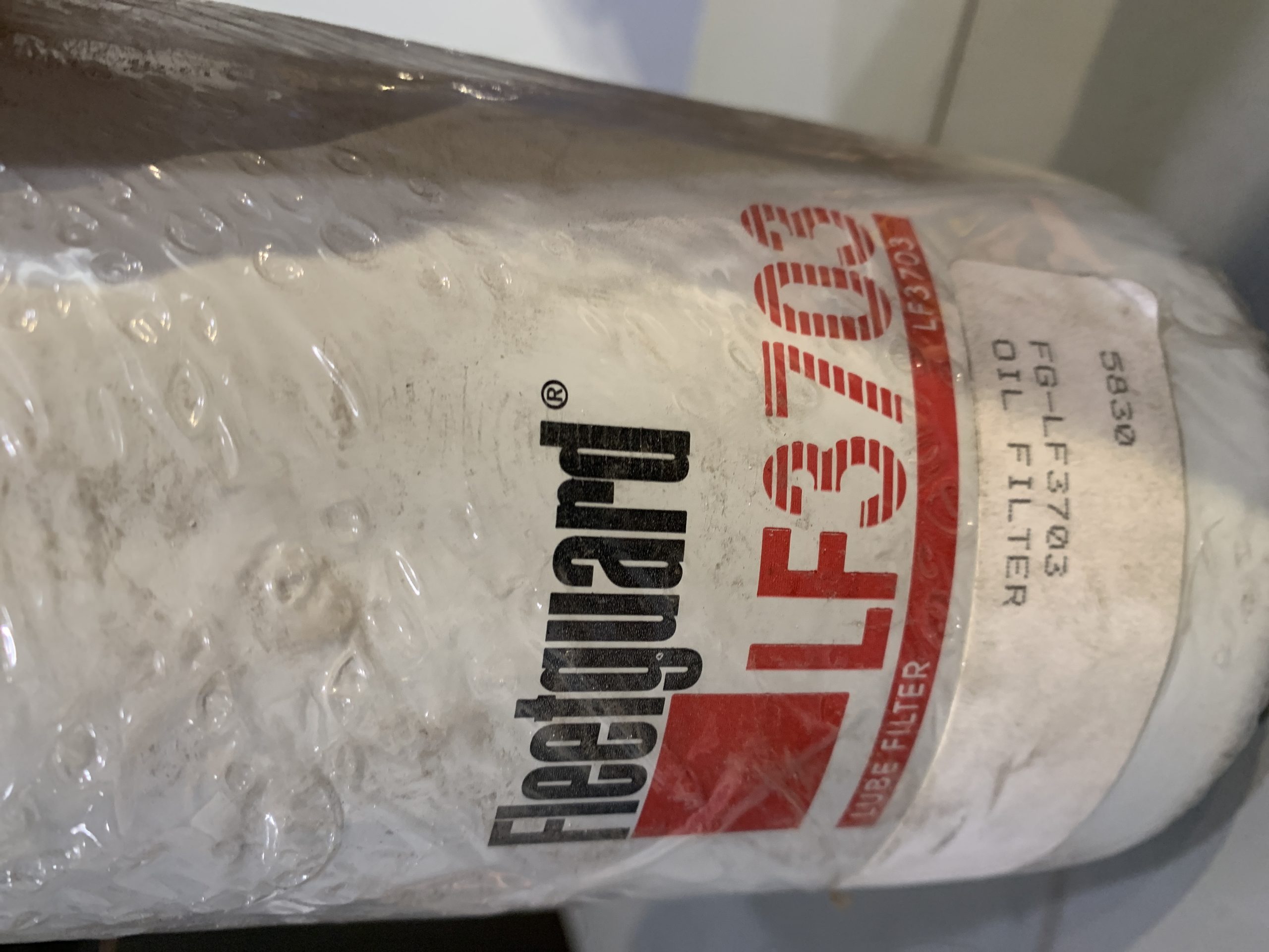 New Genuine Fleetguard LF3703 Oil Filter